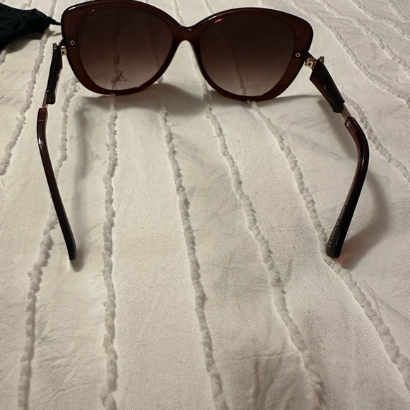 LV Sunglasses - Picture 3 of 4